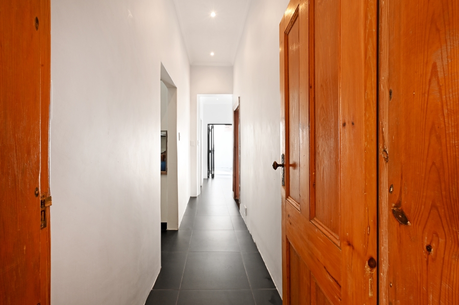 3 Bedroom Property for Sale in Sea Point Western Cape